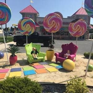 Meet your Posher, April